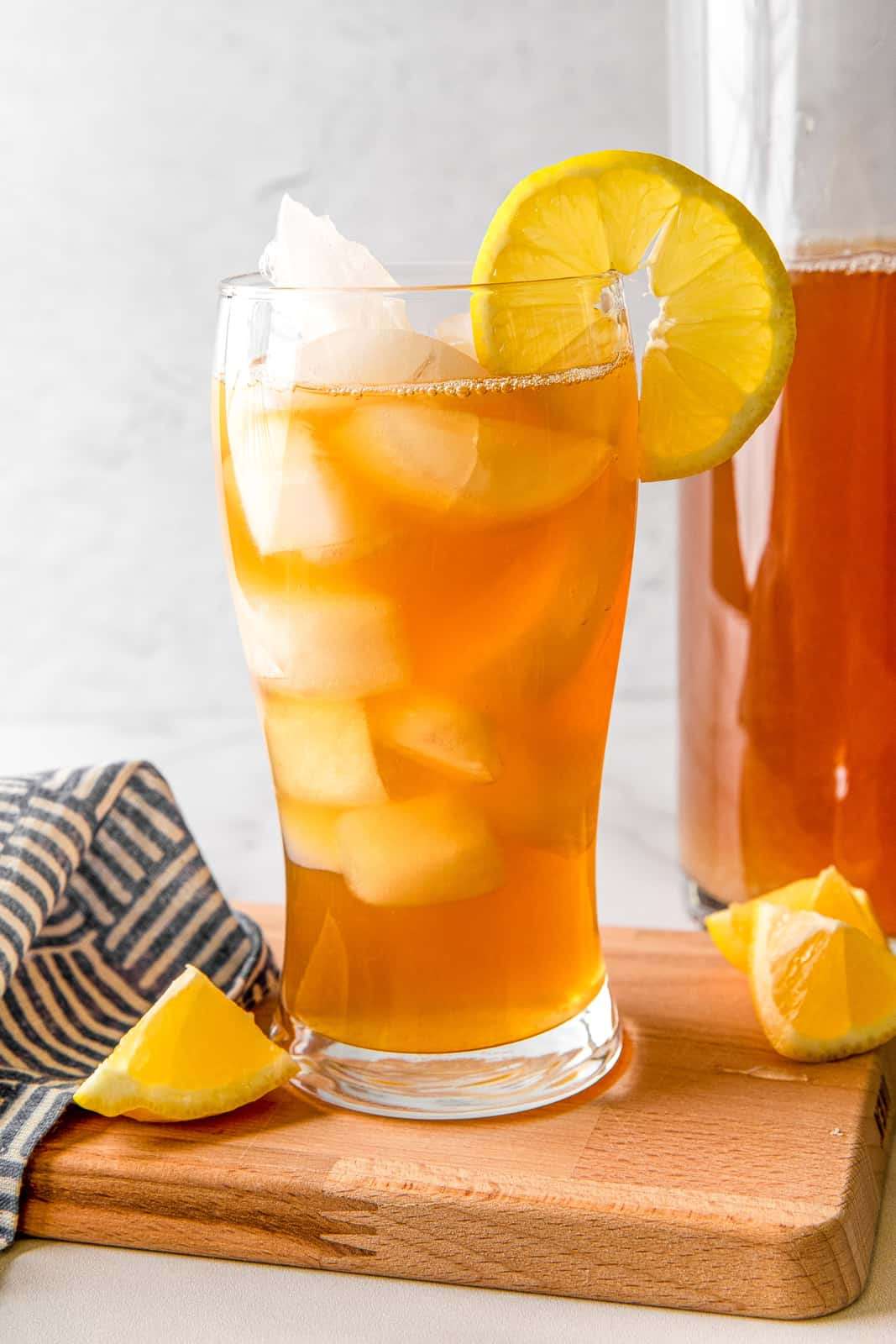 A glass of Arnold Palmer with lemon